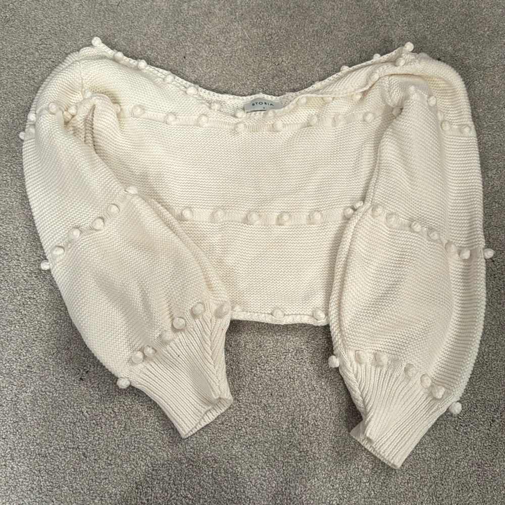 Off the shoulder, cropped, knitted sweater